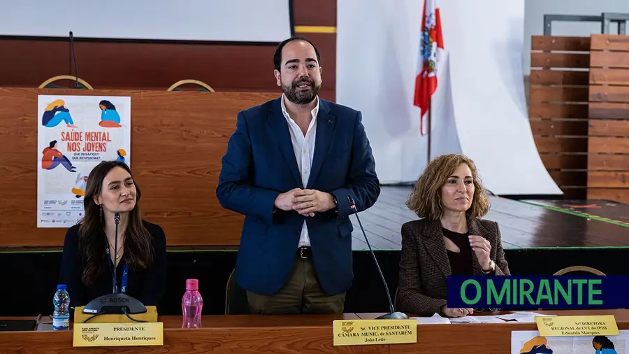 120 alunos envolvidos nas sessões distritais do Parlamento dos Jovens 120 alunos envolvidos nas sessões distritais do Parlamento dos Jovens