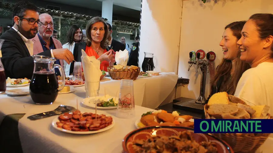 Tasquinhas de Rio Maior aliam o convívio à boa mesa Tasquinhas de Rio Maior aliam o convívio à boa mesa