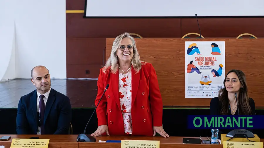 120 alunos envolvidos nas sessões distritais do Parlamento dos Jovens 120 alunos envolvidos nas sessões distritais do Parlamento dos Jovens