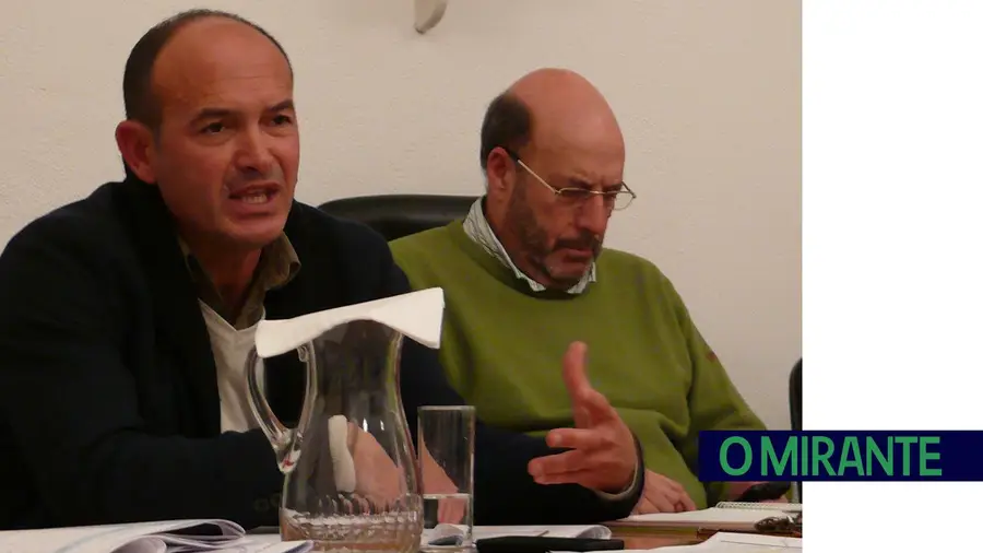 Município perdoa dívida ao Coruchense contraída por ex-presidente da autarquia Município perdoa dívida ao Coruchense contraída por ex-presidente da autarquia