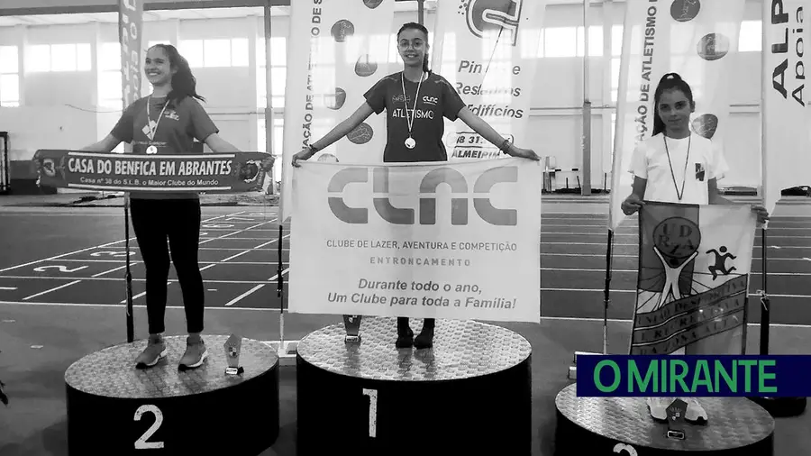 Torneio de Salto em Altura em sala com meia centena de participantes