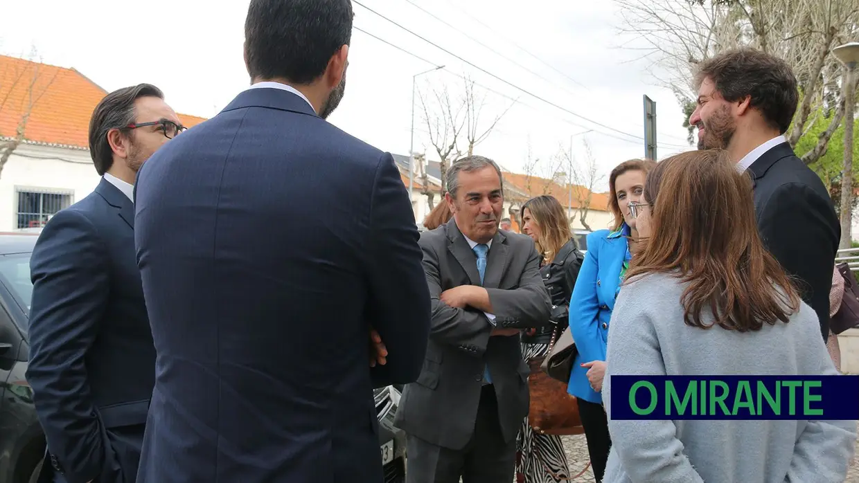 Ministra da Justiça visita Conservatória de Benavente após obras de remodelação