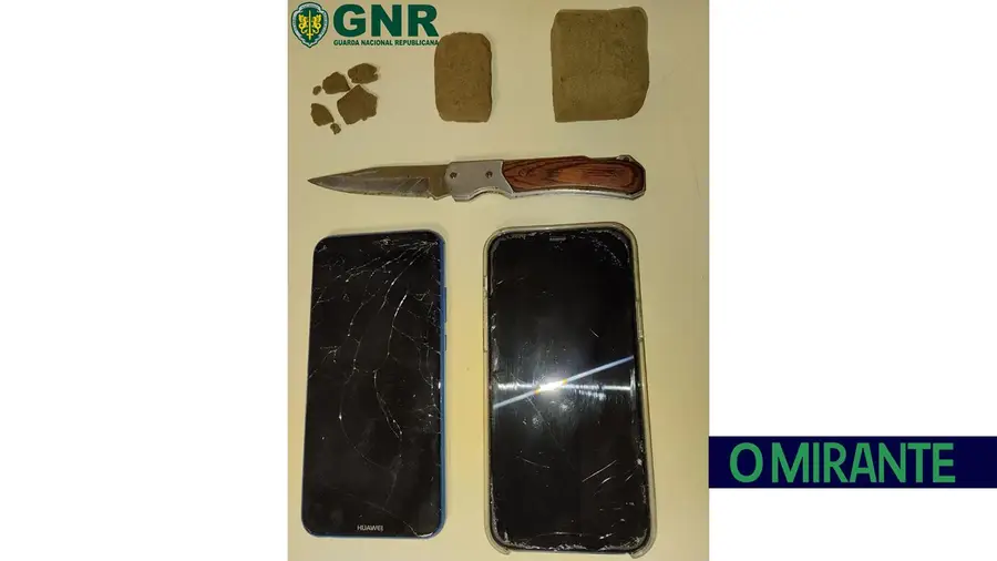 Jovem detido em Vale da Pedra por posse de 115 doses de haxixe Jovem detido em Vale da Pedra por posse de 115 doses de haxixe