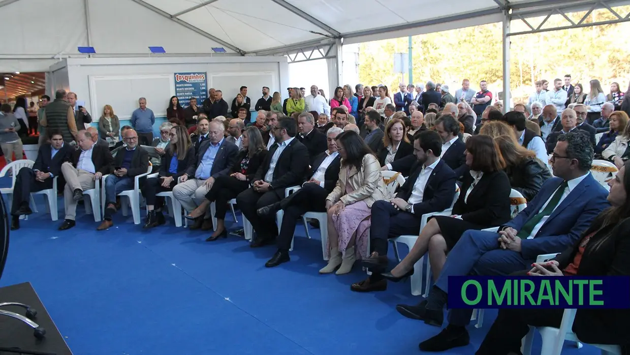 Tasquinhas de Rio Maior com mesa posta durante dez dias