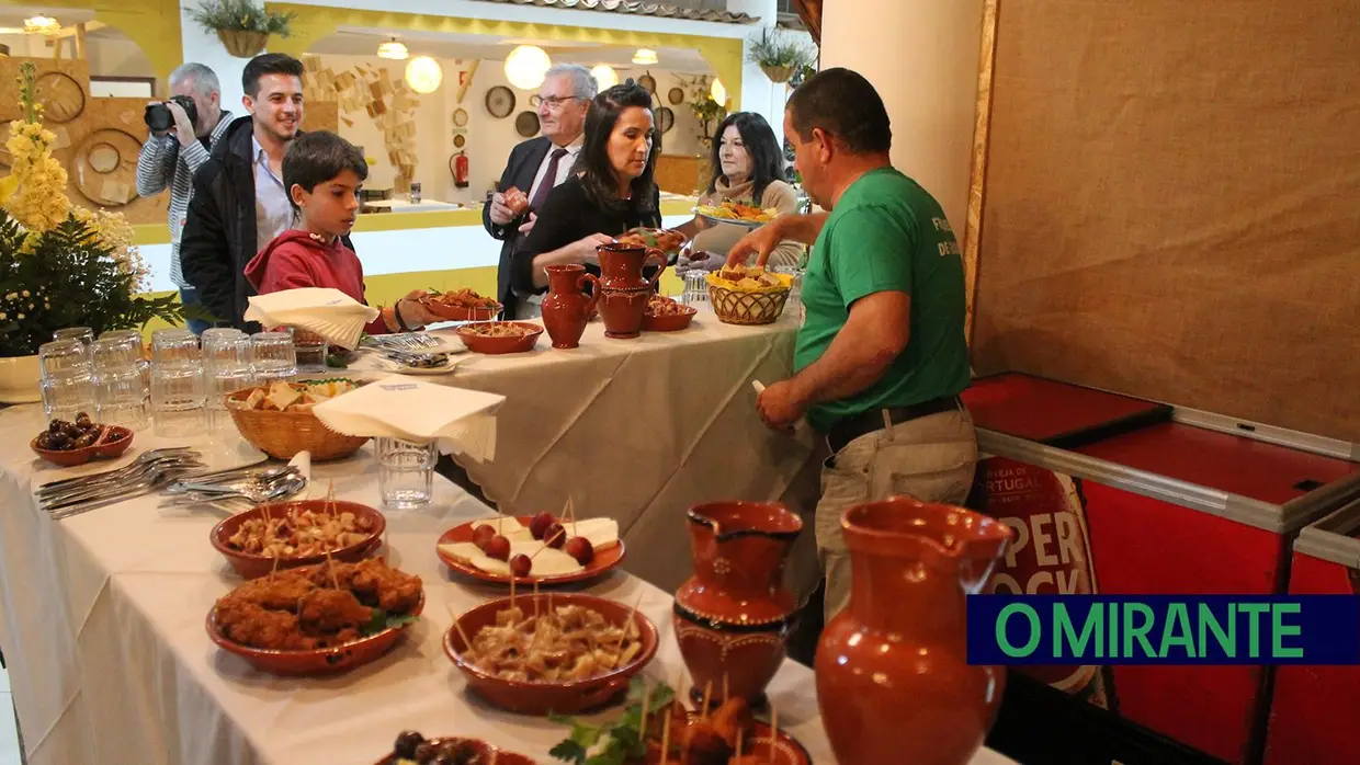 Tasquinhas de Rio Maior com mesa posta durante dez dias