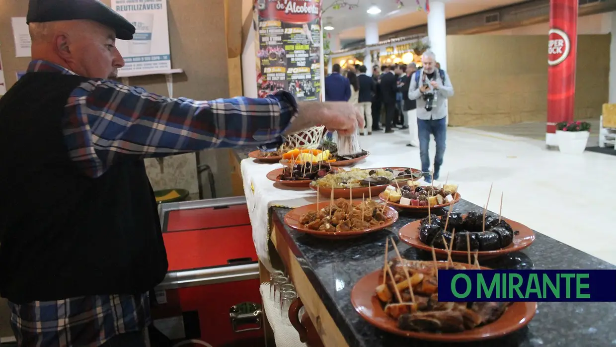 Tasquinhas de Rio Maior com mesa posta durante dez dias