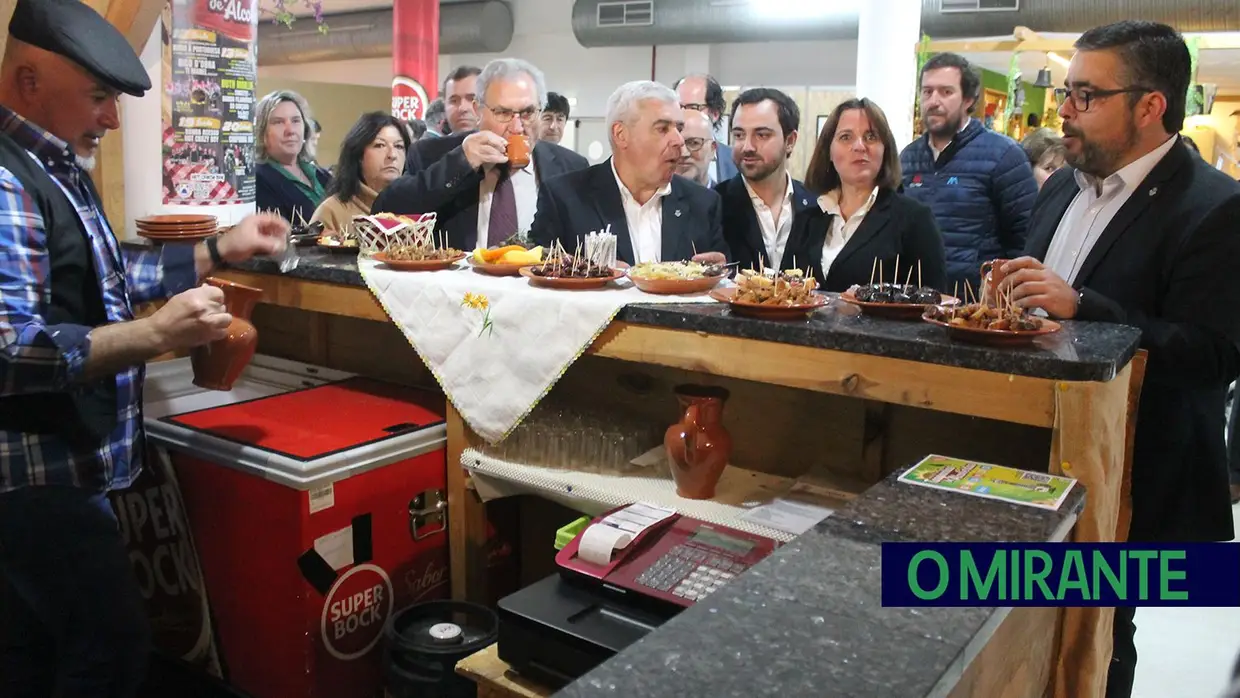 Tasquinhas de Rio Maior com mesa posta durante dez dias