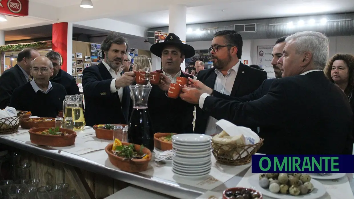 Tasquinhas de Rio Maior com mesa posta durante dez dias