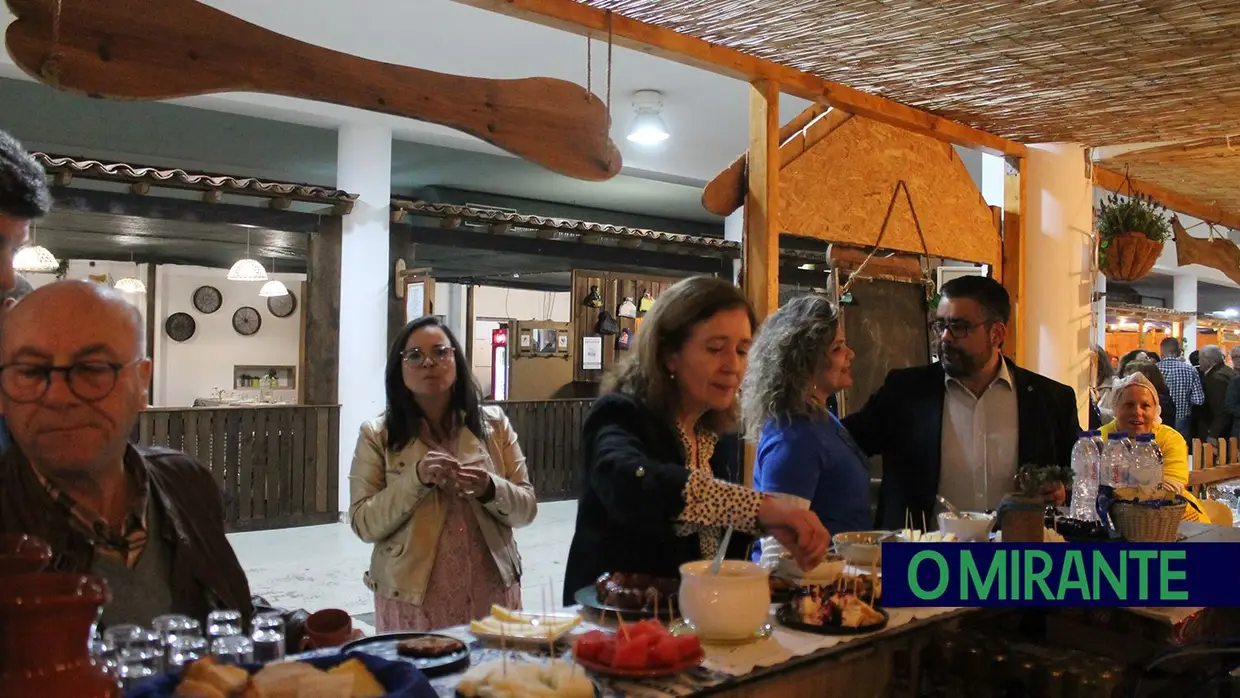 Tasquinhas de Rio Maior com mesa posta durante dez dias