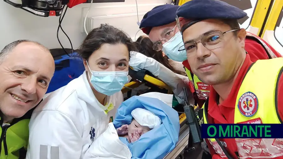 Bebé nasce de parto improvisado em casa em Samora Correia Bebé nasce de parto improvisado em casa em Samora Correia