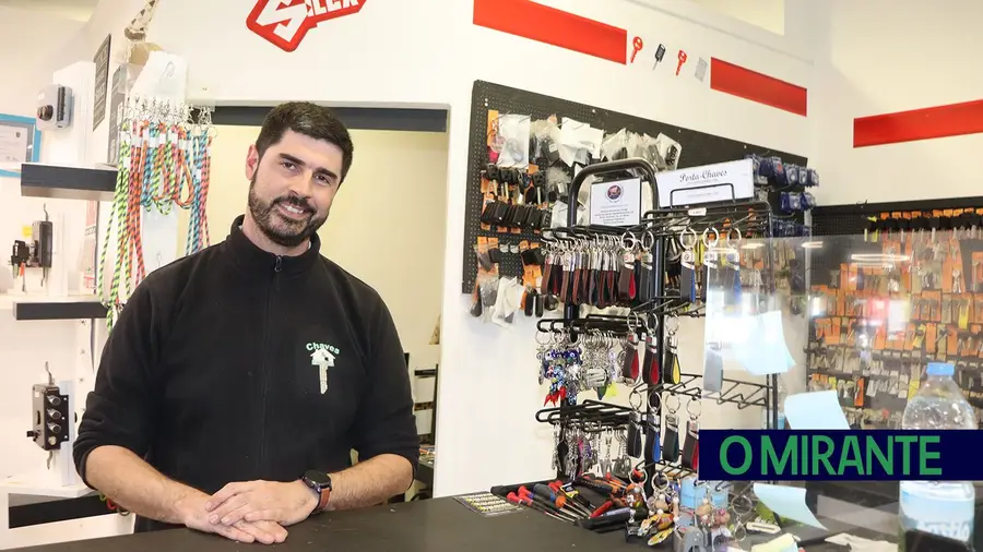 “O segredo do sucesso é tratar bem o cliente e oferecer-lhe um serviço de qualidade” “O segredo do sucesso é tratar bem o cliente e oferecer-lhe um serviço de qualidade”