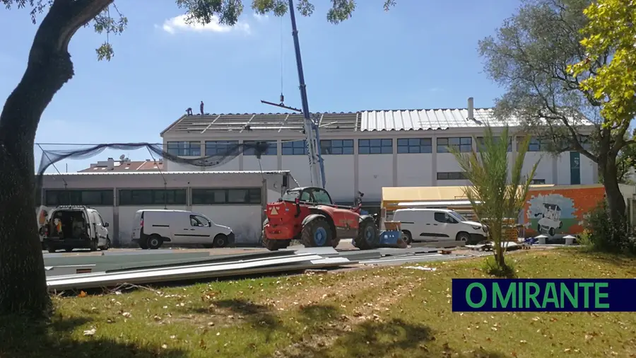 Empresa que se atrasou a fazer obras em escolas queria compensação financeira Empresa que se atrasou a fazer obras em escolas queria compensação financeira