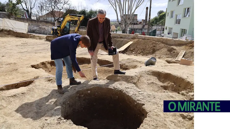 Obras no bairro de Alfange em Santarém desvendam vestígios romanos e silos medievais