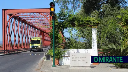 Semáforos voltam a funcionar na Ponte da Chamusca ao fim de mais de um ano