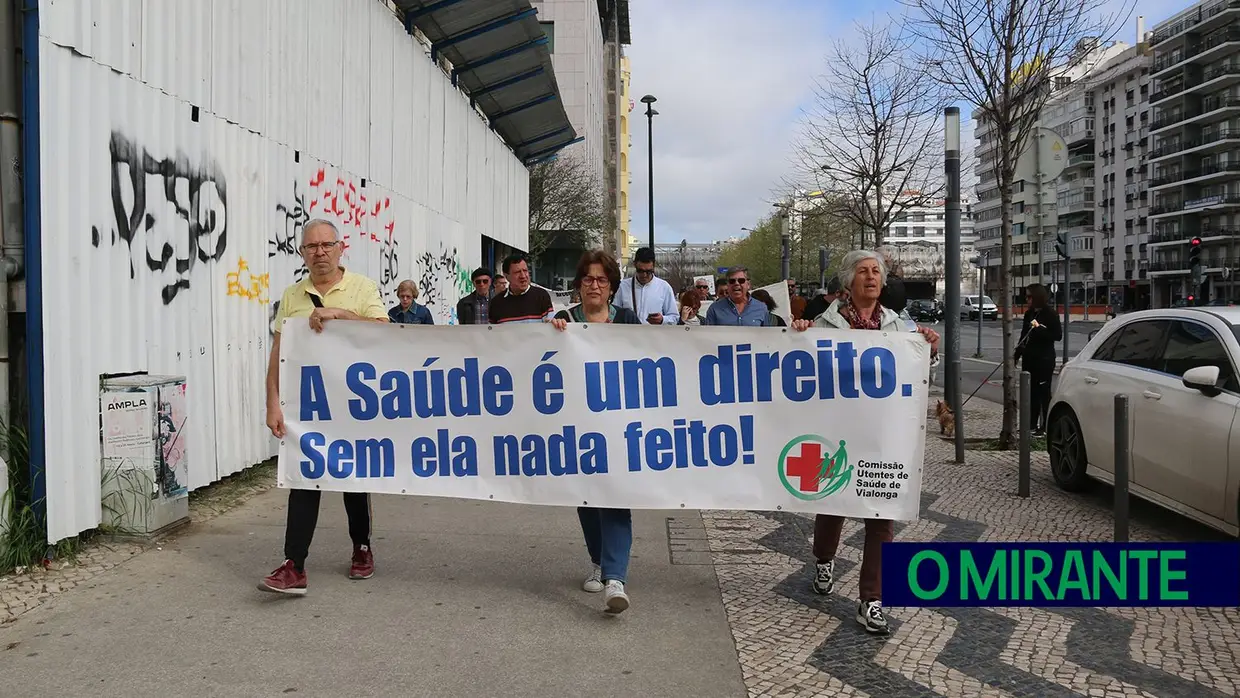 Utentes do concelho de Vila Franca de Xira protestam em frente ao Ministério da Saúde