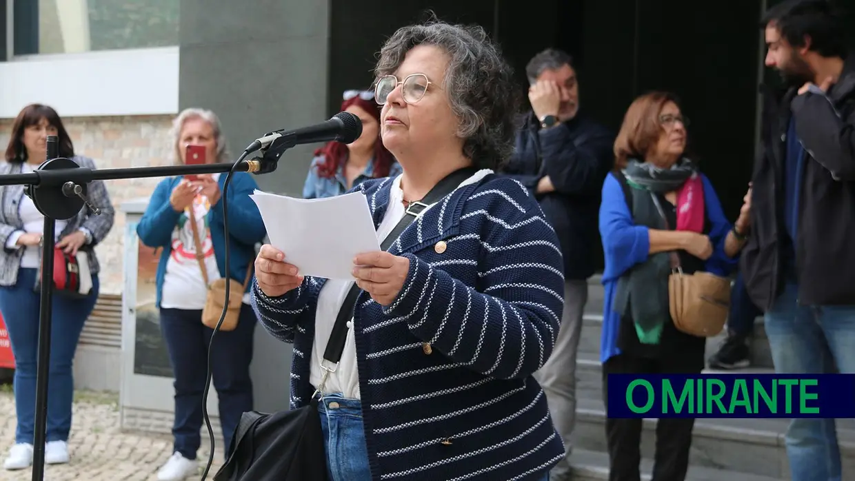 Utentes do concelho de Vila Franca de Xira protestam em frente ao Ministério da Saúde