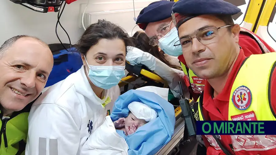 Bebé nasce de parto improvisado em casa em Samora Correia