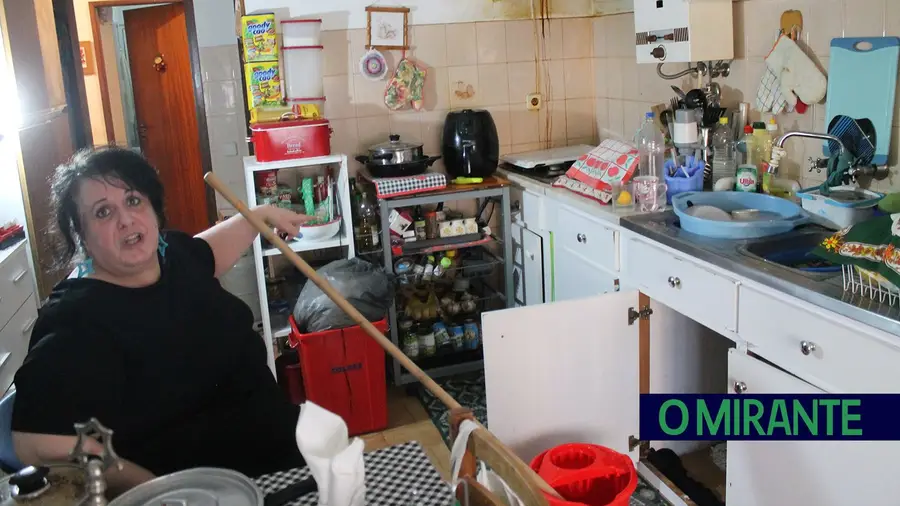 Inquilina queixa-se das más condições de apartamento arrendado pela Câmara de Santarém Inquilina queixa-se das más condições de apartamento arrendado pela Câmara de Santarém
