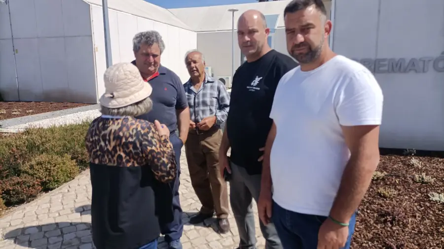 Ex-funcionário da Câmara de Alpiarça sujeito a segundo funeral após ter sido recusado em Almeirim Ex-funcionário da Câmara de Alpiarça sujeito a segundo funeral após ter sido recusado em Almeirim
