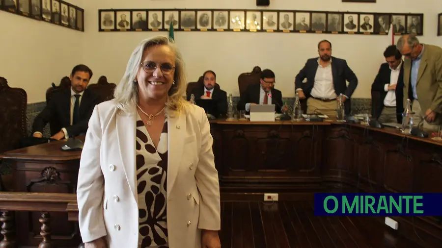 Tantos foram os elogios que parecia um velório Tantos foram os elogios que parecia um velório