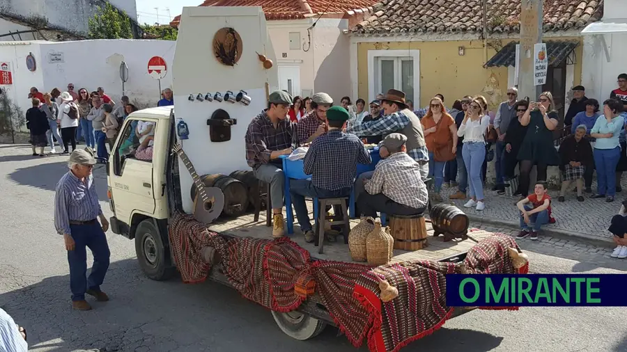 Janelas decoradas e muitas caspiadas na Festa dos Fazendeiros em Pontével