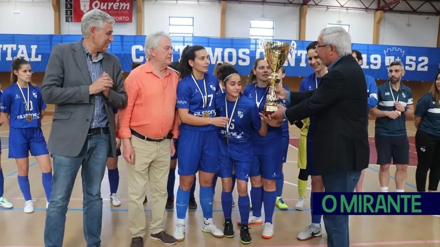 Juventude Ouriense ergueu troféu de campeão interdistrital de futsal feminino