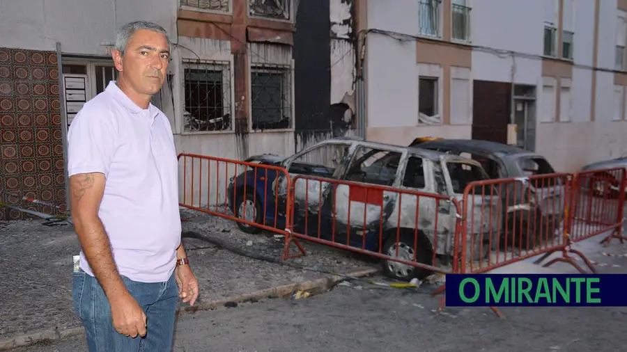 Incendiários de carros em Vialonga nunca foram apanhados Incendiários de carros em Vialonga nunca foram apanhados