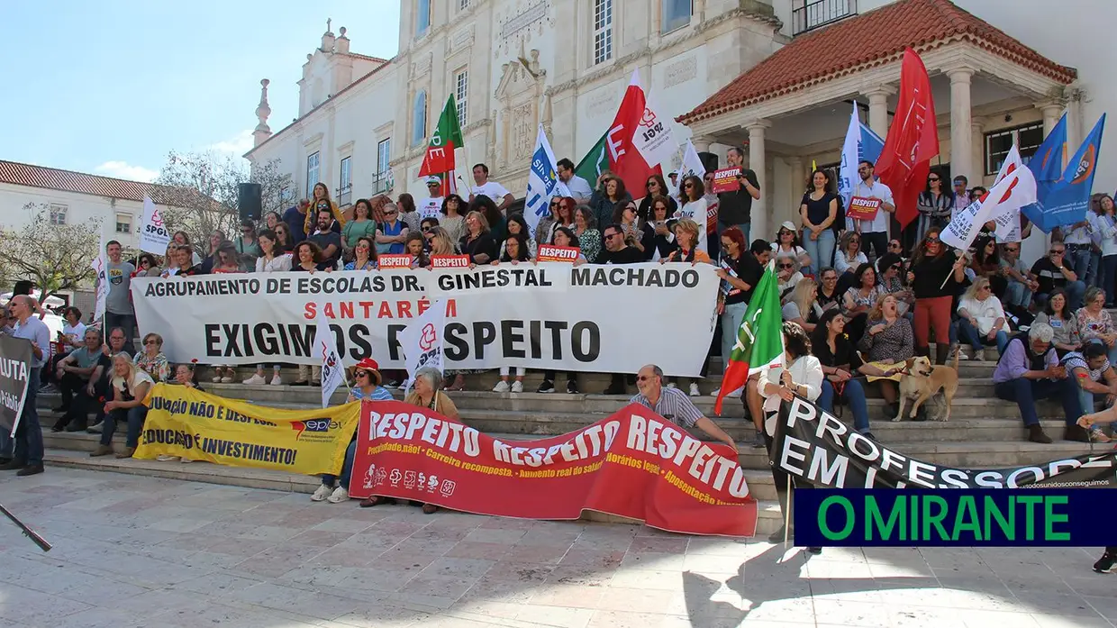 Professores protestaram em Santarém contra congelamento de carreiras