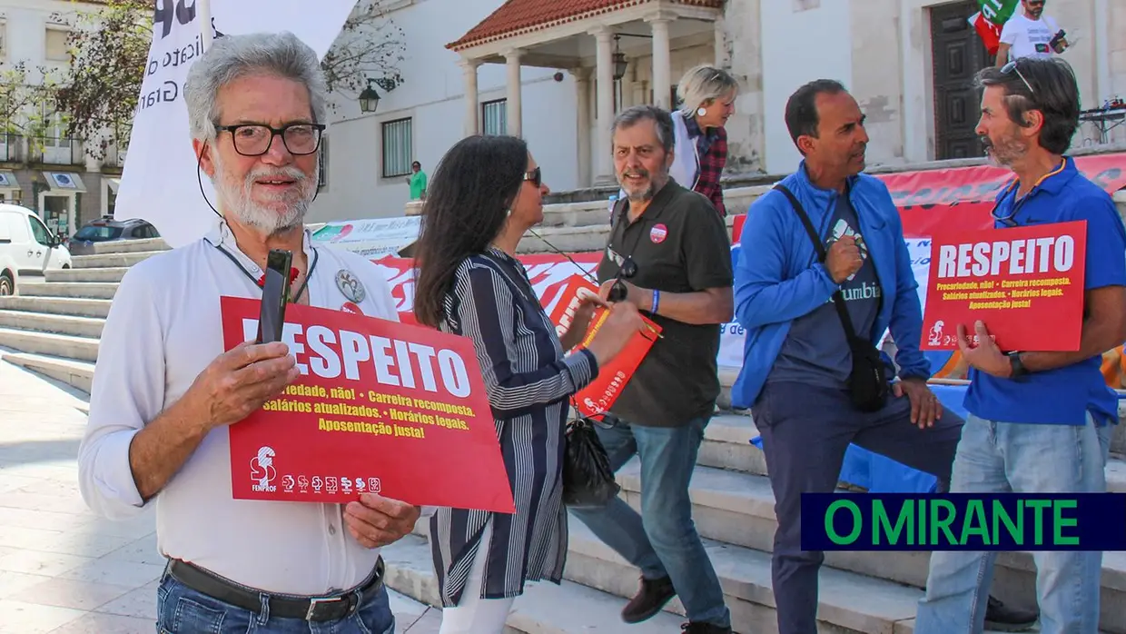 Professores protestaram em Santarém contra congelamento de carreiras