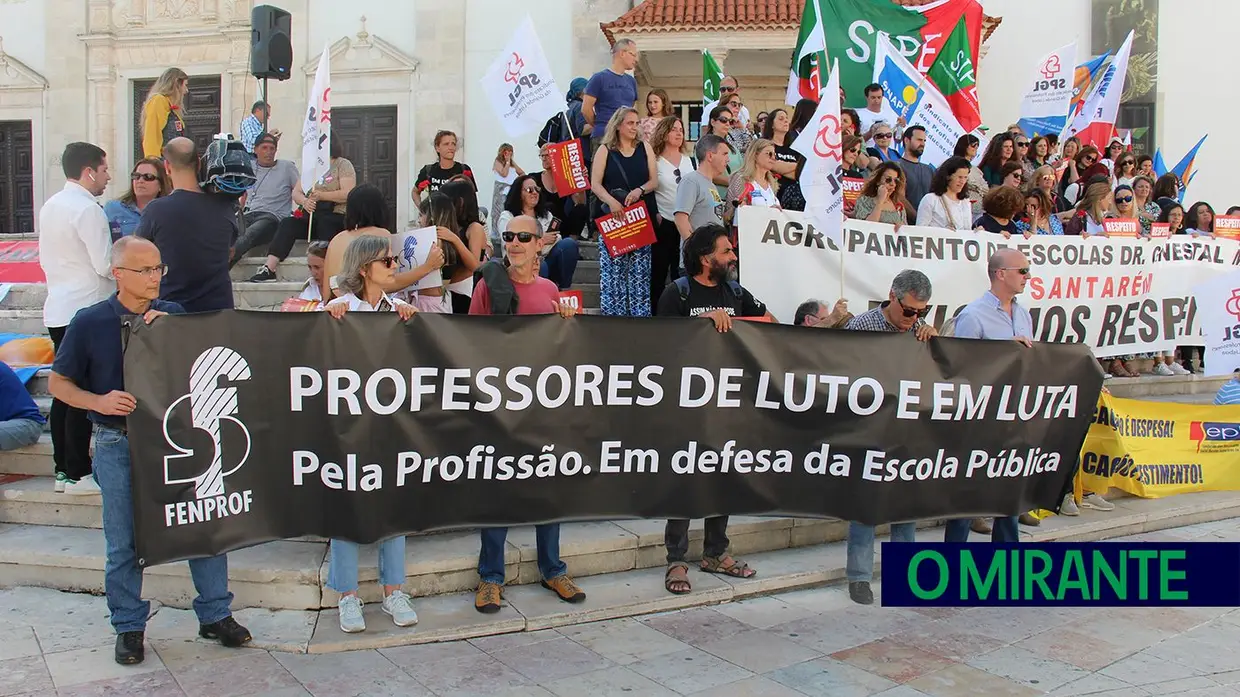 Professores protestaram em Santarém contra congelamento de carreiras