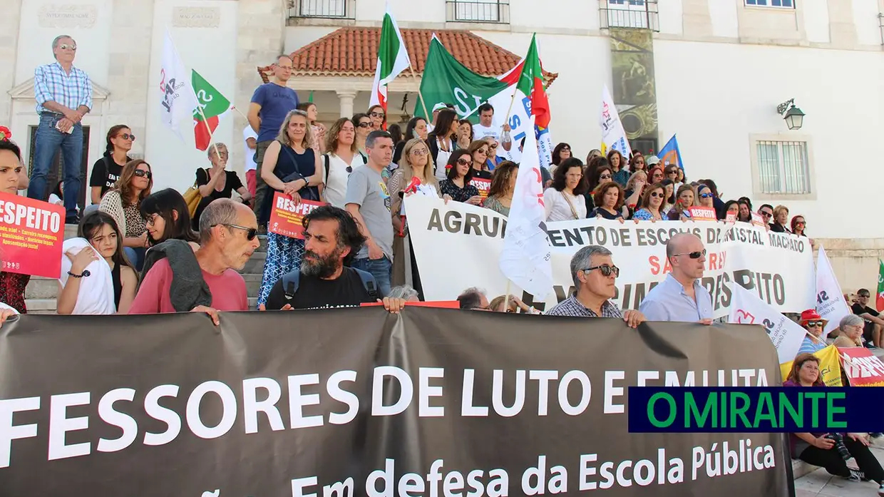 Professores protestaram em Santarém contra congelamento de carreiras