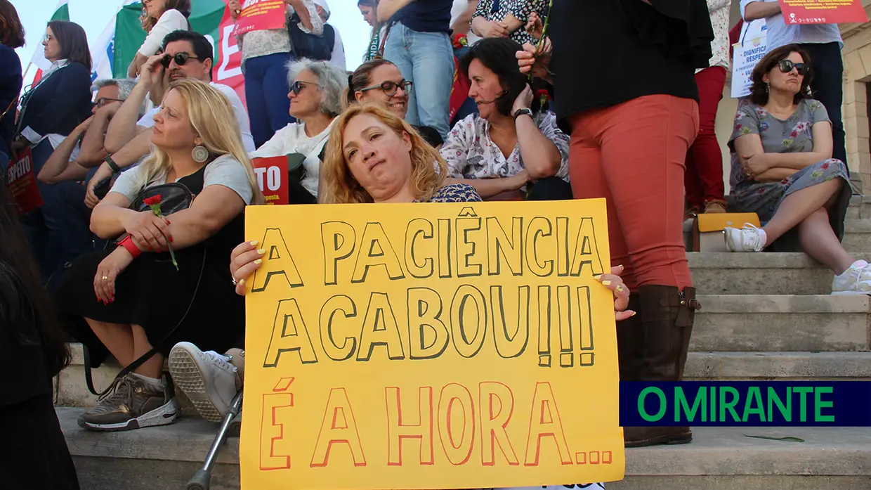 Professores protestaram em Santarém contra congelamento de carreiras