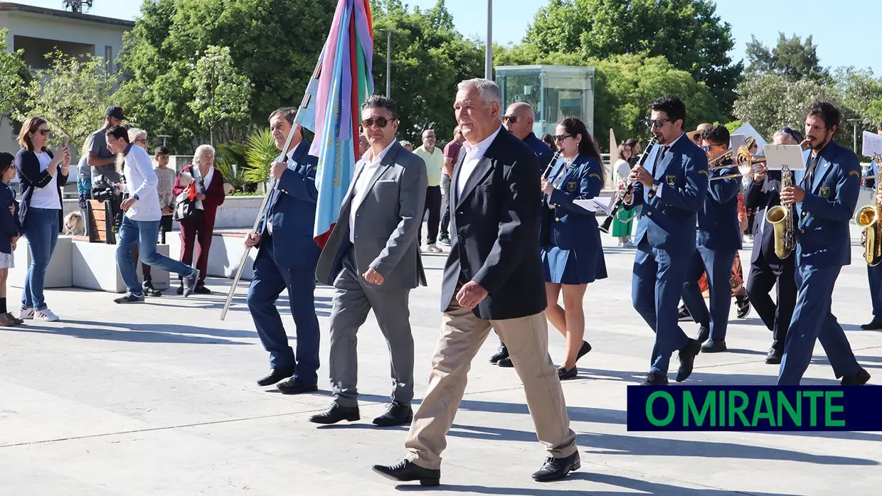 Novo Largo de São João Baptista recebeu sessão solene do 25 de Abril no Cartaxo