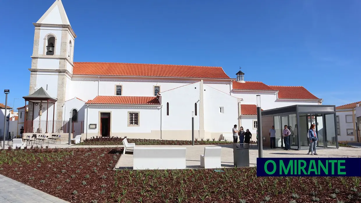 Novo Largo de São João Baptista recebeu sessão solene do 25 de Abril no Cartaxo