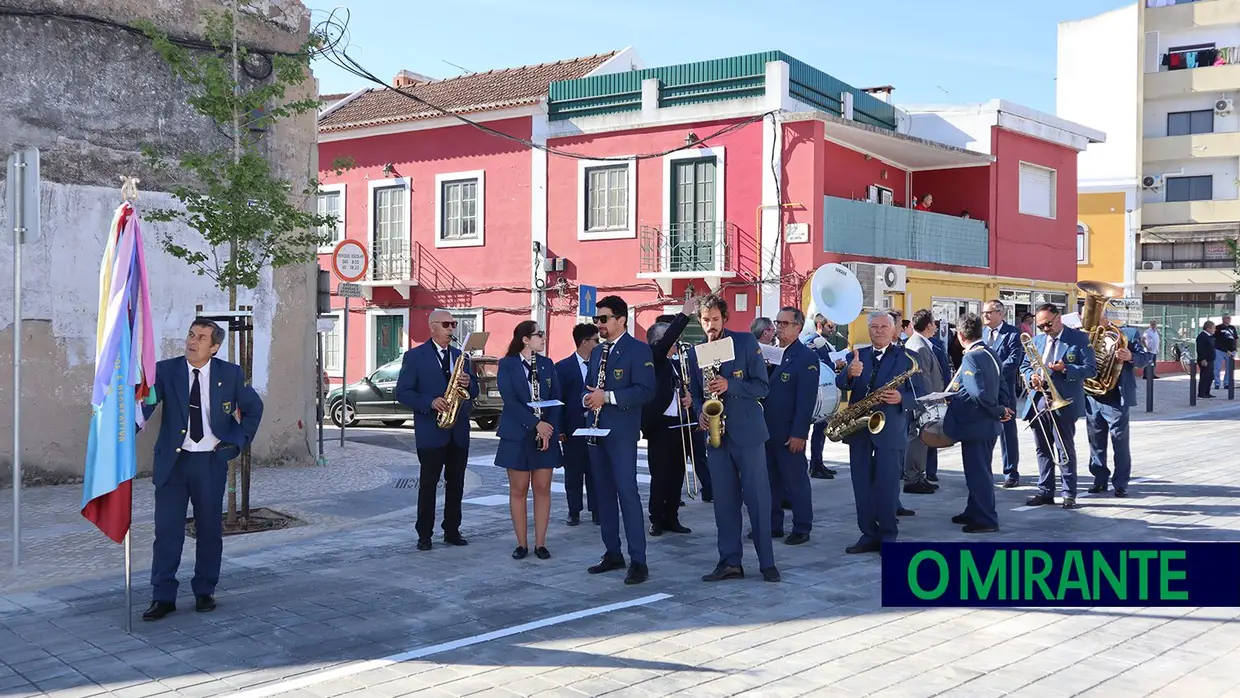 Novo Largo de São João Baptista recebeu sessão solene do 25 de Abril no Cartaxo