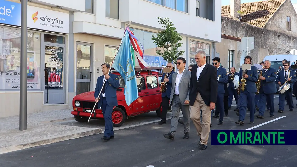 Novo Largo de São João Baptista recebeu sessão solene do 25 de Abril no Cartaxo