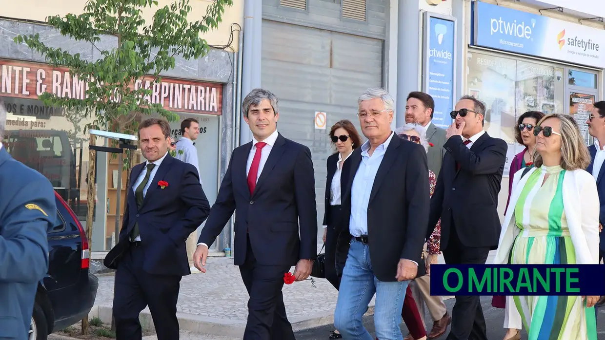 Novo Largo de São João Baptista recebeu sessão solene do 25 de Abril no Cartaxo
