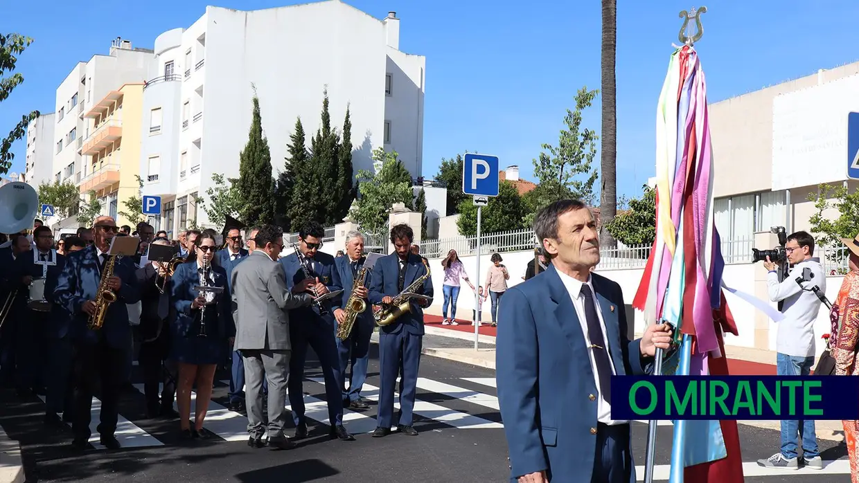 Novo Largo de São João Baptista recebeu sessão solene do 25 de Abril no Cartaxo