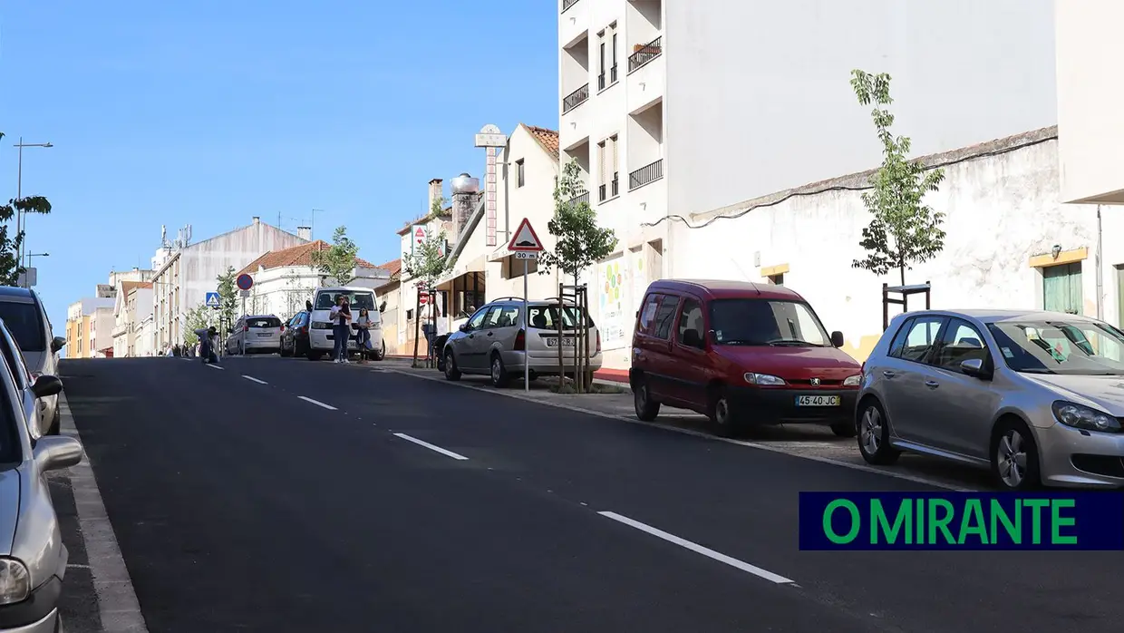 Novo Largo de São João Baptista recebeu sessão solene do 25 de Abril no Cartaxo