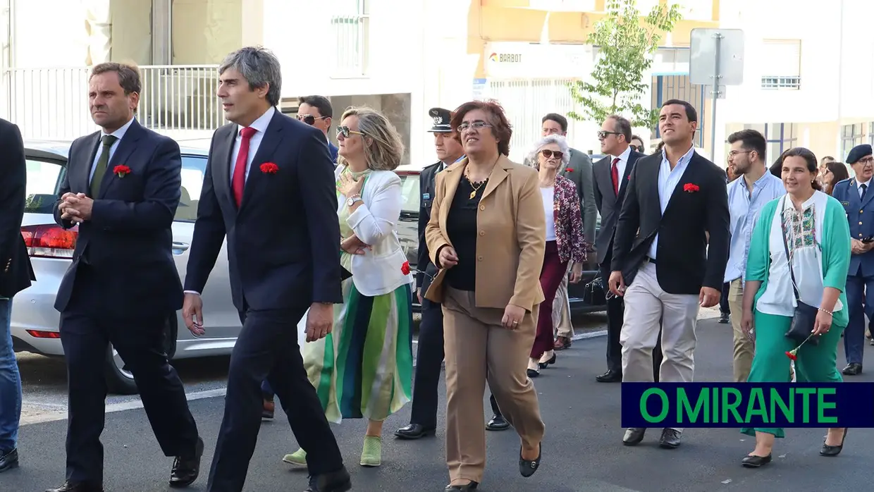 Novo Largo de São João Baptista recebeu sessão solene do 25 de Abril no Cartaxo