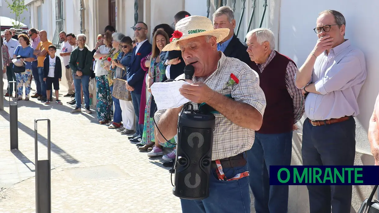 Novo Largo de São João Baptista recebeu sessão solene do 25 de Abril no Cartaxo