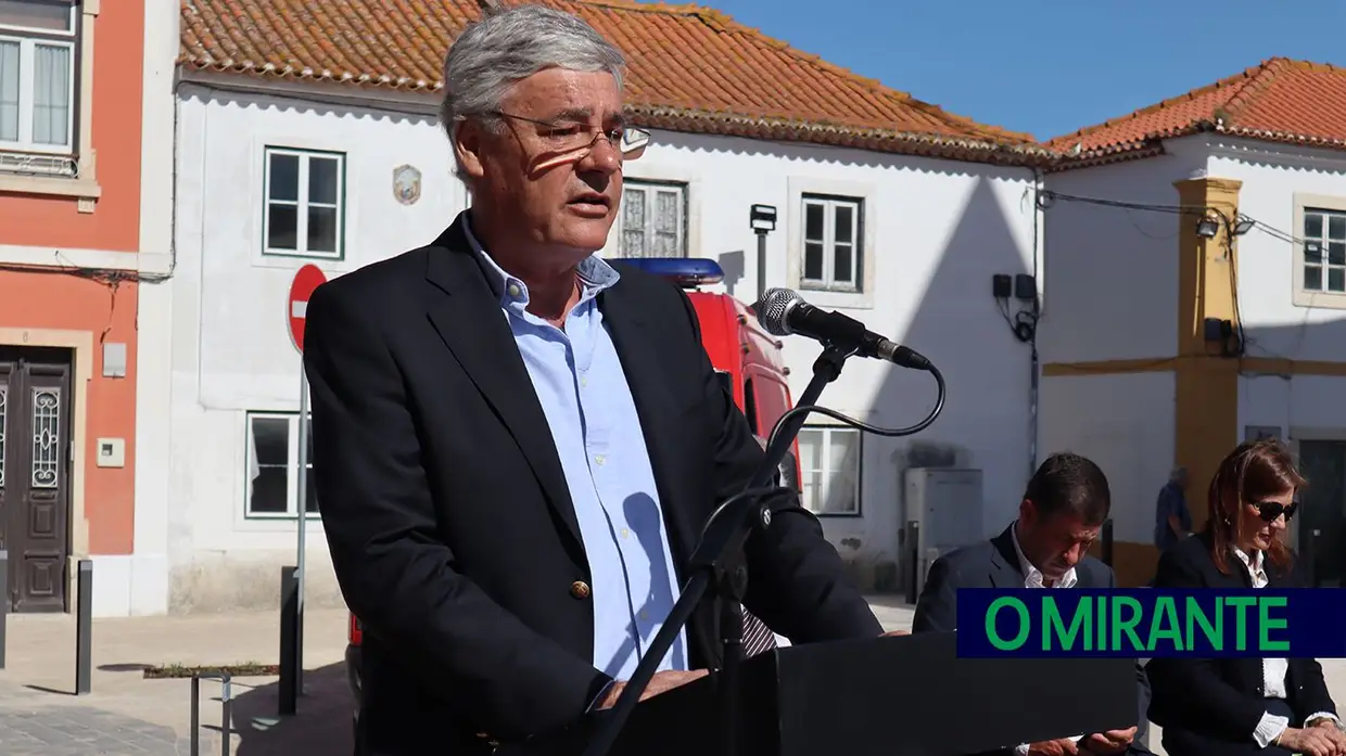 Novo Largo de São João Baptista recebeu sessão solene do 25 de Abril no Cartaxo