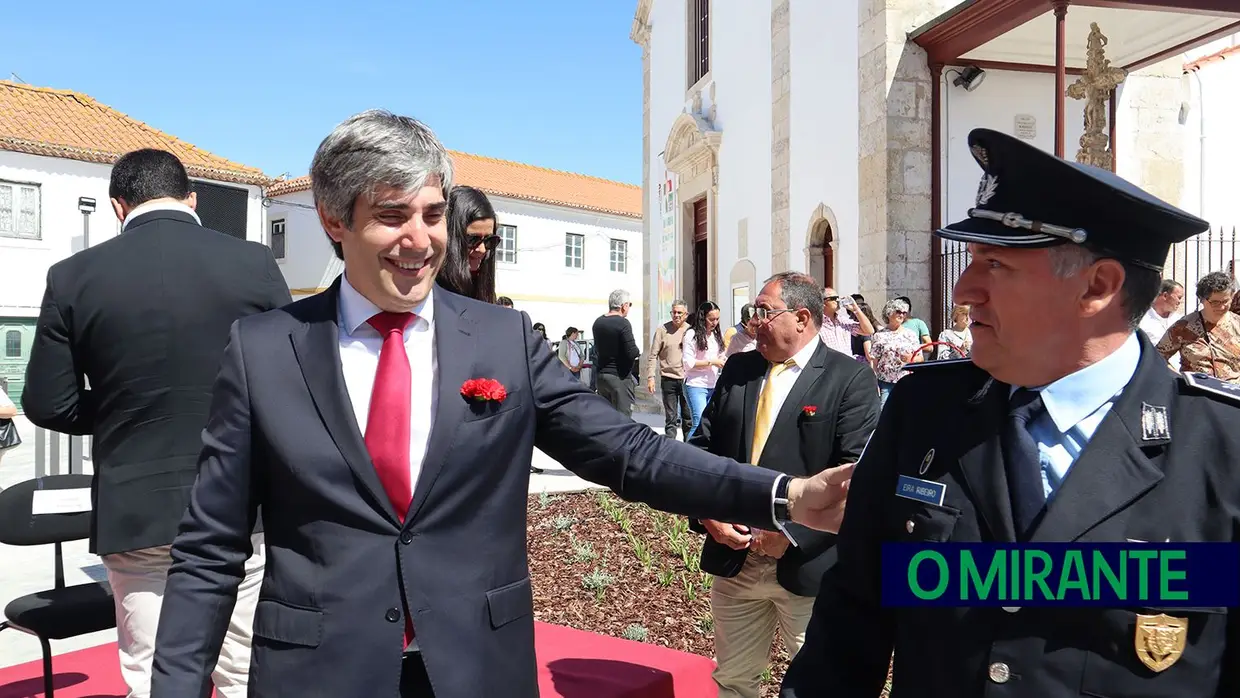 Novo Largo de São João Baptista recebeu sessão solene do 25 de Abril no Cartaxo