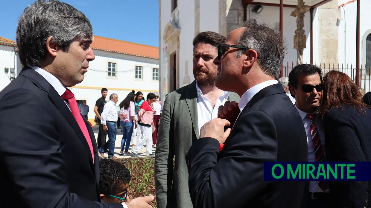 Novo Largo de São João Baptista recebeu sessão solene do 25 de Abril no Cartaxo