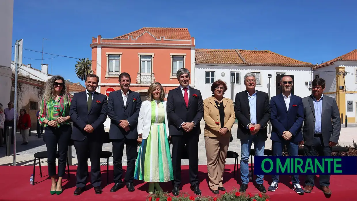 Novo Largo de São João Baptista recebeu sessão solene do 25 de Abril no Cartaxo