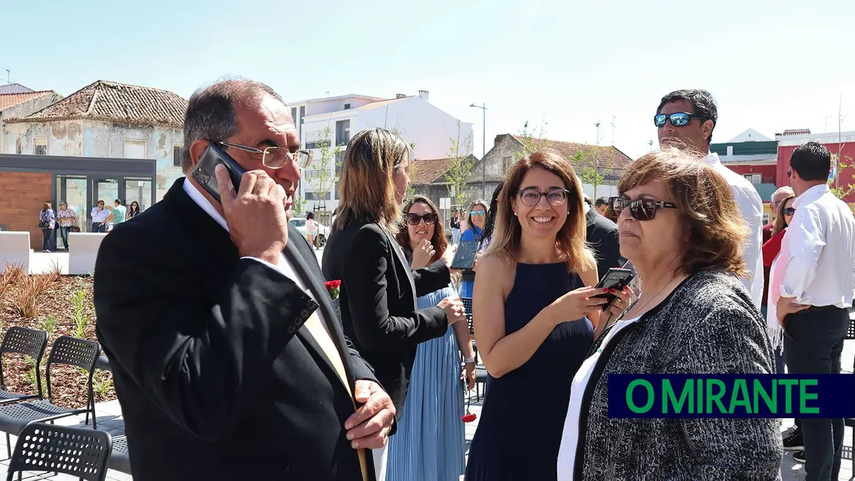 Novo Largo de São João Baptista recebeu sessão solene do 25 de Abril no Cartaxo