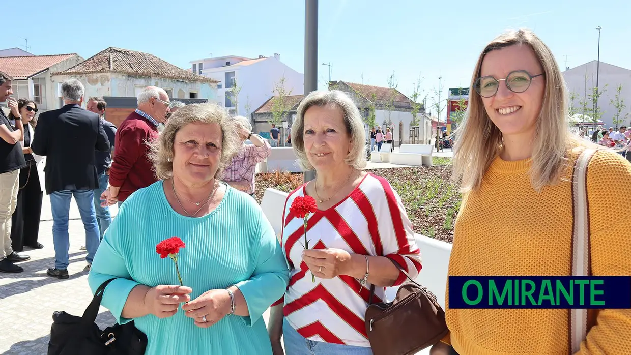 Novo Largo de São João Baptista recebeu sessão solene do 25 de Abril no Cartaxo