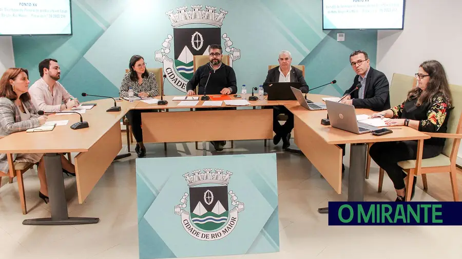 Rio Maior apoia projecto do aeroporto em Santarém Rio Maior apoia projecto do aeroporto em Santarém