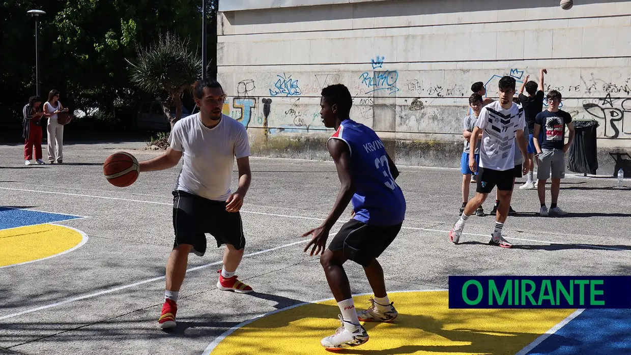 Manhã de basquetebol no novo campo de Rio Maior