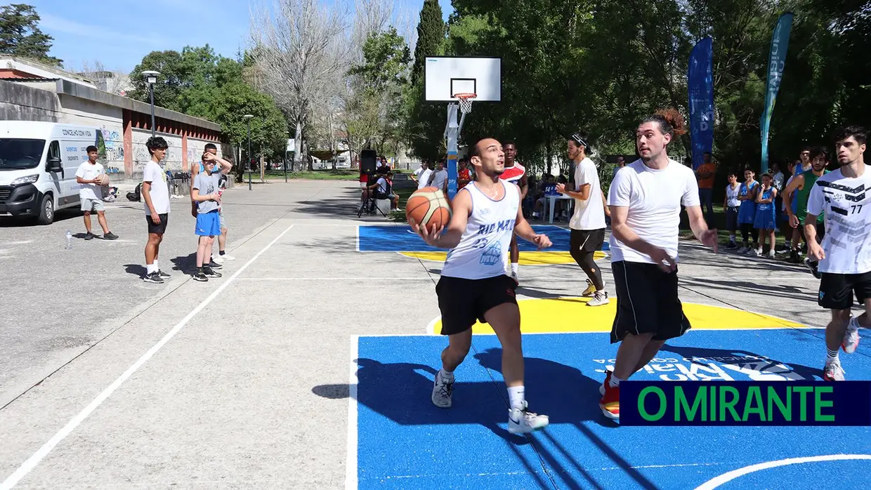 Manhã de basquetebol no novo campo de Rio Maior